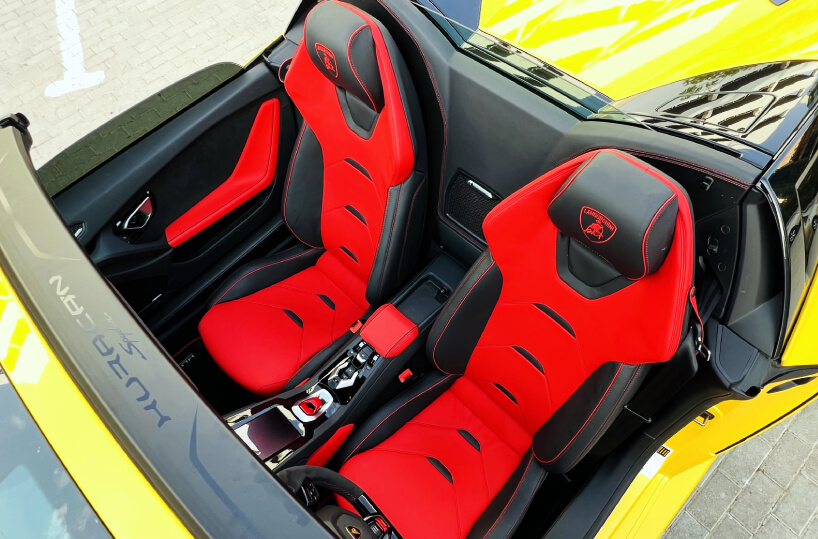Rent Lamborghini Huracan Evo Spyder Convertible in Dubai seats