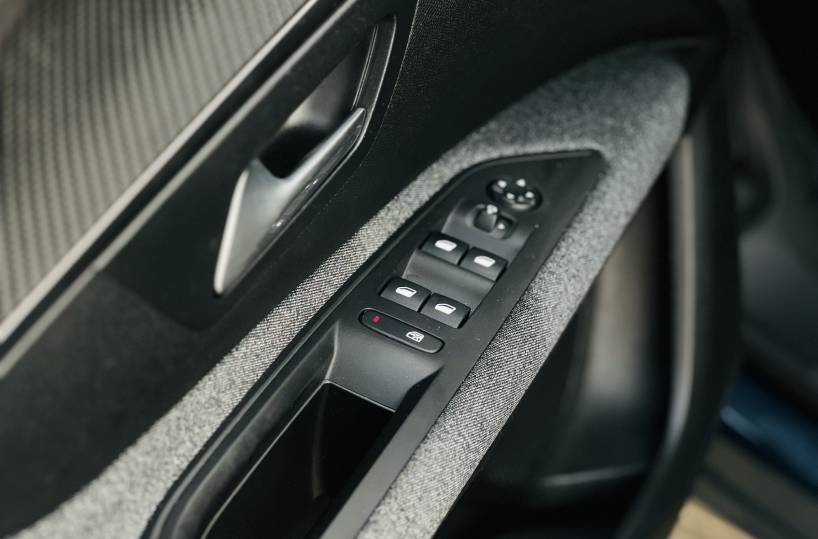 Rent Peugeot 3008 in Dubai door buttons