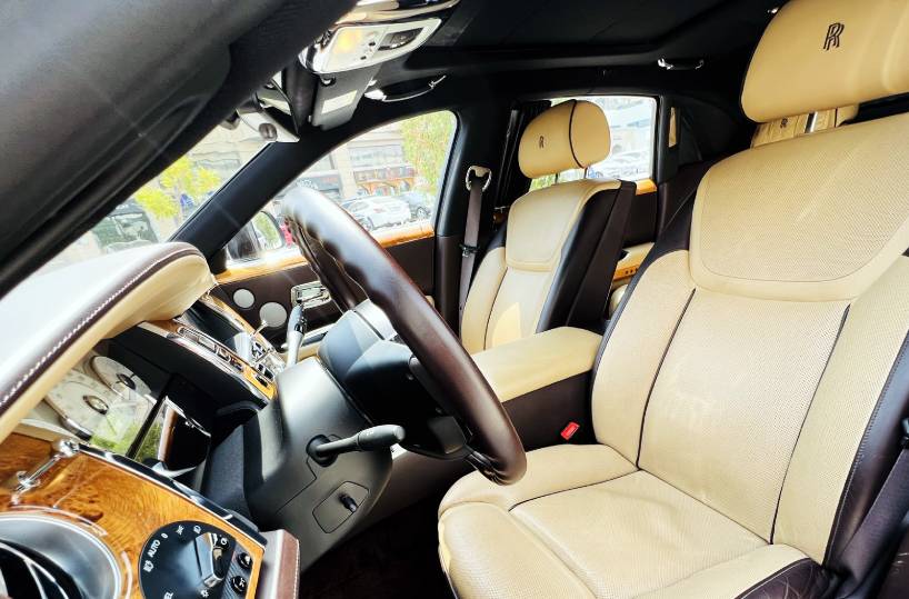 Rent Rolls-Royce Ghost in Dubai front seats