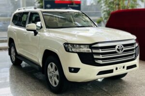 Rent Toyota Land Cruiser in Dubai