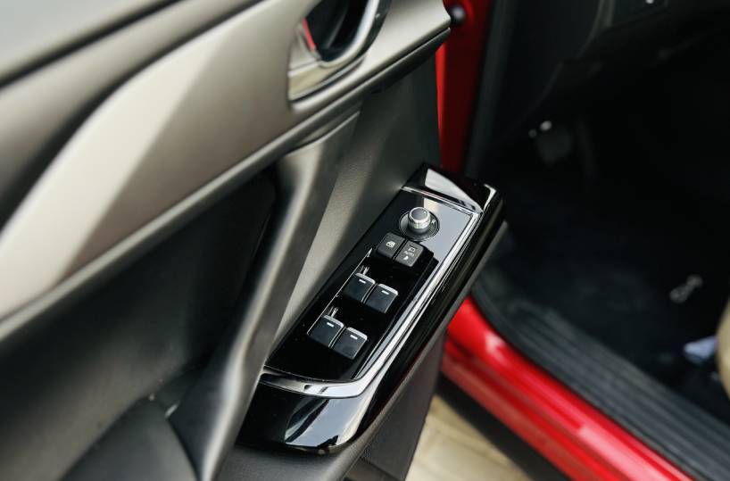 Rent a Mazda CX-9 in Dubai Door Switches
