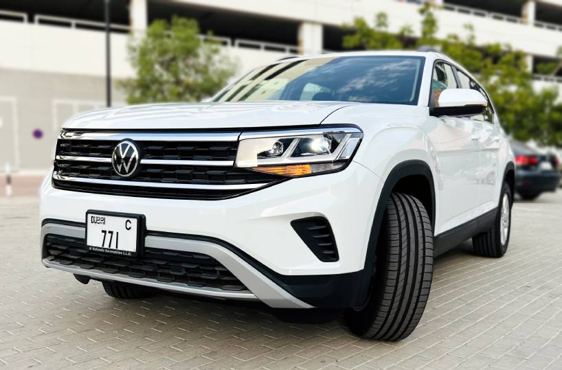 Rent a Volkswagen Teramont in Dubai front