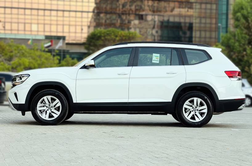 Rent a Volkswagen Teramont in Dubai sideview