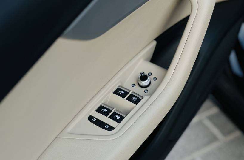 Rent Audi A4 in Dubai Door switches