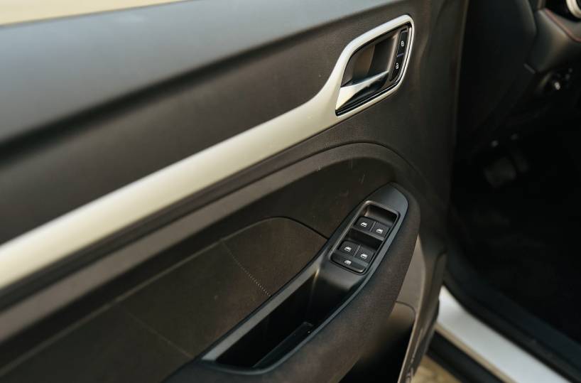 Rent MG ZS 2023 in Dubai UAE Door switches