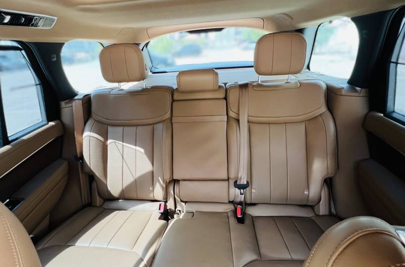 Rent Range Rover Vogue in Dubai back seats