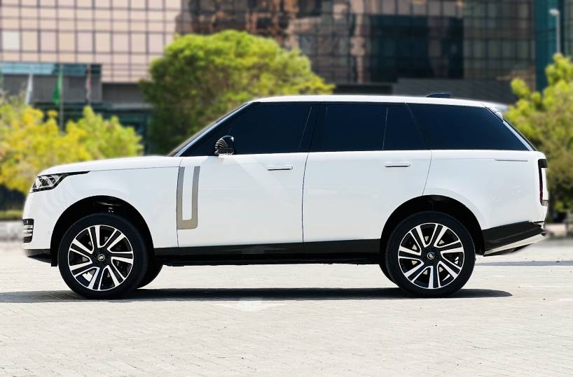 Rent Range Rover Vogue in Dubai sideview