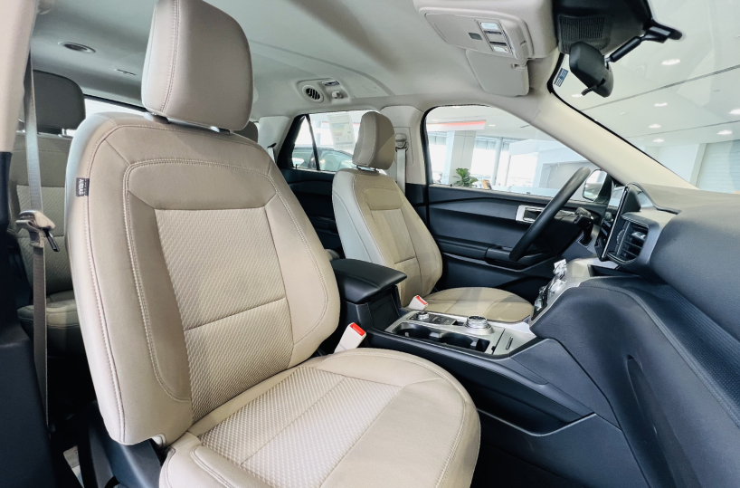 Rent Ford Explorer in Dubai front seats