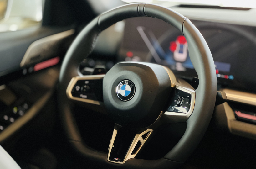 Rent BMW 5 Series in Dubai (9)