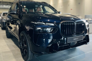 Rent BMW X7 in Dubai