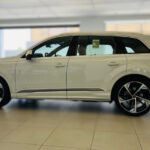 Rent Audi Q7 in Dubai (4)