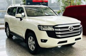 Rent Toyota Land Cruiser in Dubai (2)