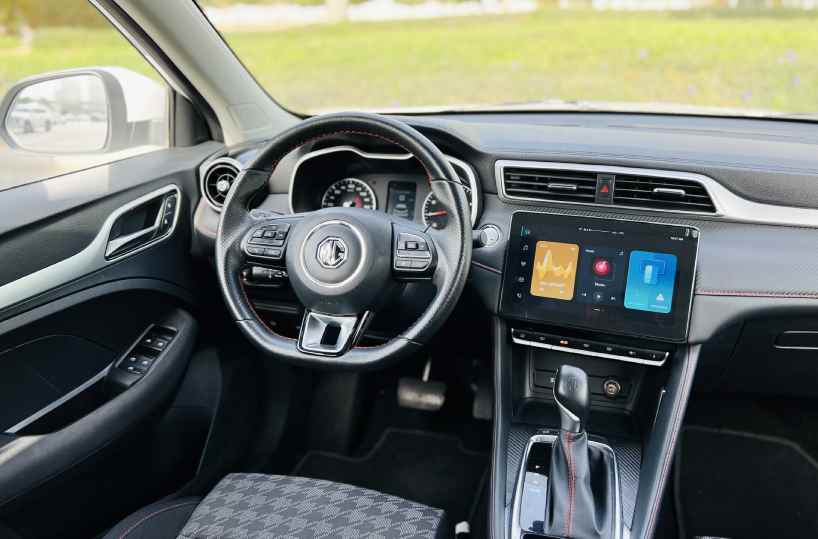 Rent a car Dubai - MG ZS interior