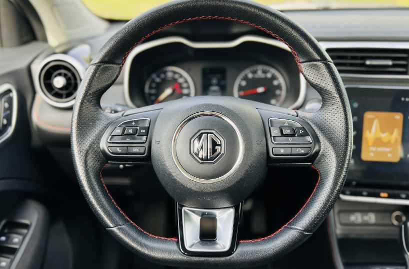 Rent a car Dubai - MG ZS steering